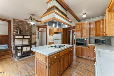 612 NW 3rd Street, Grants Pass, OR 97526 - Photo 8