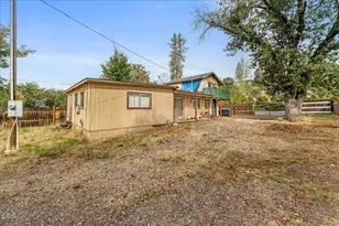 10483 Blackwell Rd, Central Point, OR 97502 - Photo 18