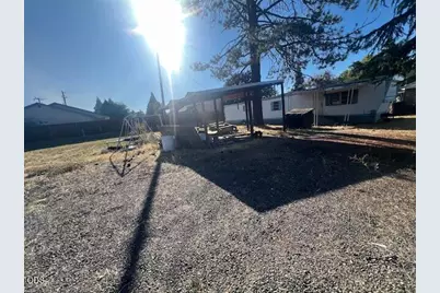 705 W Linn Road, Eagle Point, OR 97524 - Photo 2