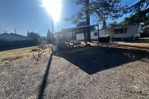 705 W Linn Rd, Eagle Point, OR 97524 - Photo 2