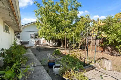 322 N 3rd Street, Central Point, OR 97502 - Photo 40