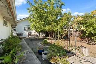 322 N 3rd St, Central Point, OR 97502 - Photo 40