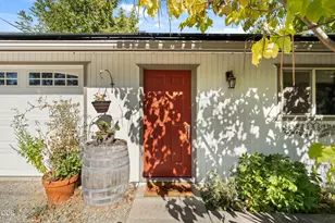 322 N 3rd St, Central Point, OR 97502 - Photo 46