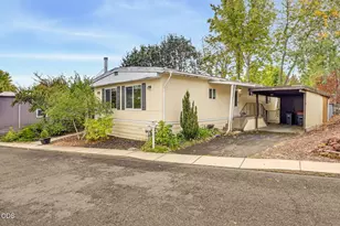 1055 N 5th St, Jacksonville, OR 97530 - Photo 2