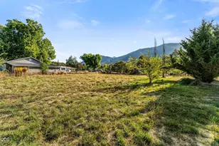 355 Cheslock Rd, Grants Pass, OR 97527 - Photo 4