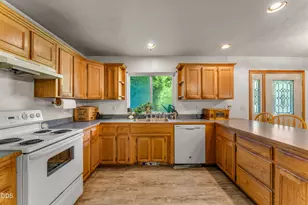 355 Cheslock Rd, Grants Pass, OR 97527 - Photo 10