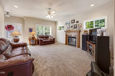 431 Silver Creek Drive, Central Point, OR 97502 - Photo 2