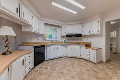 8290 E Evans Creek Road, Rogue River, OR 97537 - Photo 6