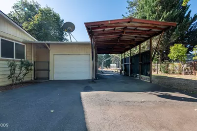 8290 E Evans Creek Road, Rogue River, OR 97537 - Photo 32