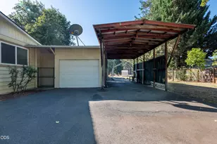 8290 E Evans Creek Rd, Rogue River, OR 97537 - Photo 32