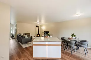 20008 Elizabeth Ln, Bend, OR 97702 - Photo 18