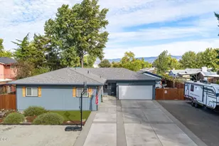 1004 Barlynn St, Medford, OR 97501 - Photo 1