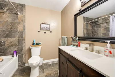 1004 Barlynn Street, Medford, OR 97501 - Photo 34