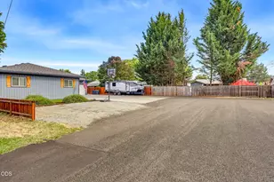 1004 Barlynn St, Medford, OR 97501 - Photo 50