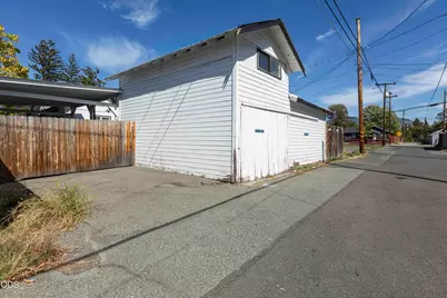 711 SW H Street, Grants Pass, OR 97526 - Photo 36