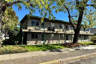 302 SE K St, Grants Pass, OR 97526 - Photo 1
