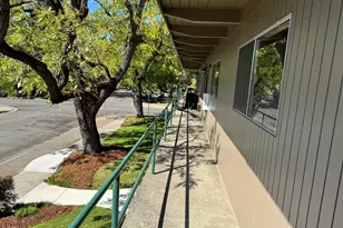 302 SE K St, Grants Pass, OR 97526 - Photo 10
