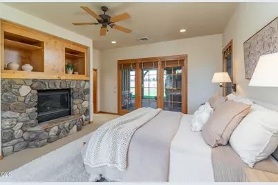 18975 Pinehurst Road, Bend, OR 97703 - Photo 30