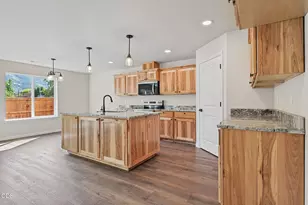 167 SE Champagne Ct, Grants Pass, OR 97527 - Photo 4