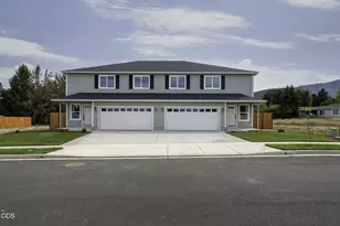 171 SE Champagne Ct, Grants Pass, OR 97527 - Photo 2