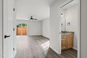 171 SE Champagne Ct, Grants Pass, OR 97527 - Photo 4