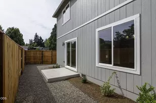 171 SE Champagne Ct, Grants Pass, OR 97527 - Photo 22