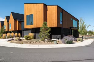 19332 Outrider Loop, Bend, OR 97702 - Photo 2