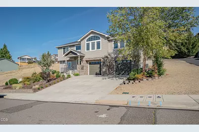 2454 Herrington Way, Medford, OR 97504 - Photo 2