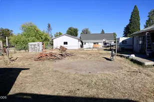 238 Orr Dr, Central Point, OR 97502 - Photo 2