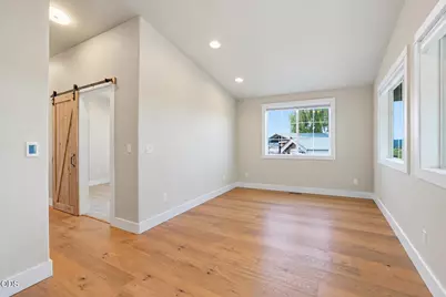 15333 NW Oneil Highway, Redmond, OR 97756 - Photo 16