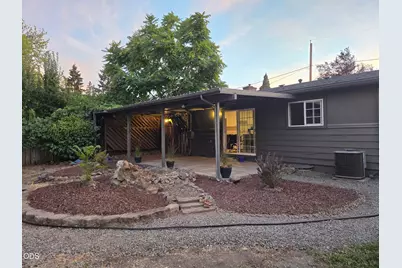 213 Corcoran Lane, Central Point, OR 97502 - Photo 2