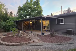 213 Corcoran Ln, Central Point, OR 97502 - Photo 2