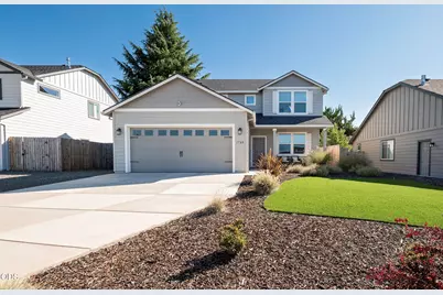 1760 Carrera Circle, Medford, OR 97504 - Photo 1