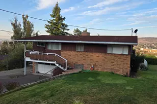 520 Hillside Ave, Klamath Falls, OR 97601 - Photo 2
