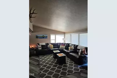 520 Hillside Avenue, Klamath Falls, OR 97601 - Photo 2