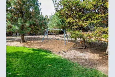 61563 Newberry Drive, Bend, OR 97702 - Photo 30