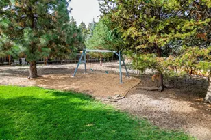 61563 Newberry Dr, Bend, OR 97702 - Photo 30