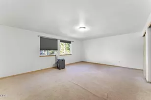 719 Newtown St, Medford, OR 97501 - Photo 6