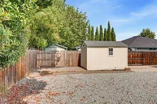 2086 Terrel Dr, Medford, OR 97501 - Photo 28