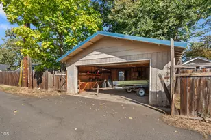 947 Dakota Ave, Medford, OR 97501 - Photo 26