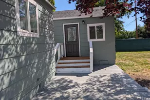 4749 Harlan Dr, Klamath Falls, OR 97603 - Photo 2
