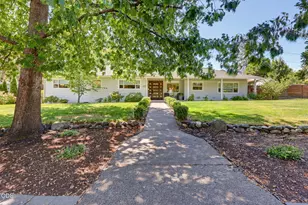15 N Groveland Ave, Medford, OR 97504 - Photo 2