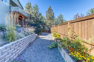 4093 SW Reindeer Ave, Redmond, OR 97756 - Photo 28