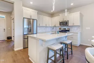 4093 SW Reindeer Ave, Redmond, OR 97756 - Photo 4