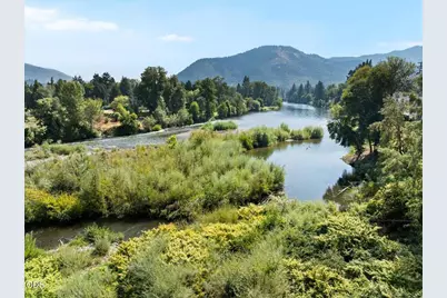900 SE Mystic Drive, Grants Pass, OR 97527 - Photo 2