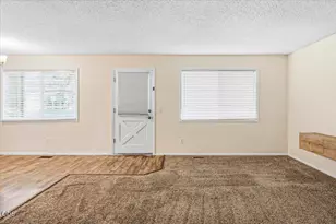 914 SW 15th St, Redmond, OR 97756 - Photo 4