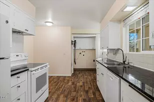 914 SW 15th St, Redmond, OR 97756 - Photo 16