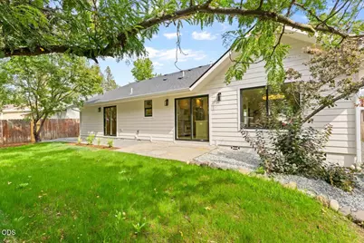 335 Yew Wood Drive, Shady Cove, OR 97539 - Photo 18
