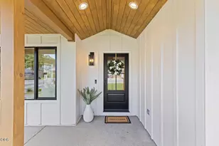 335 Yew Wood Dr, Shady Cove, OR 97539 - Photo 4