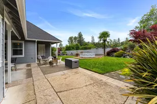 212 NW Canyon View Dr, Grants Pass, OR 97526 - Photo 32